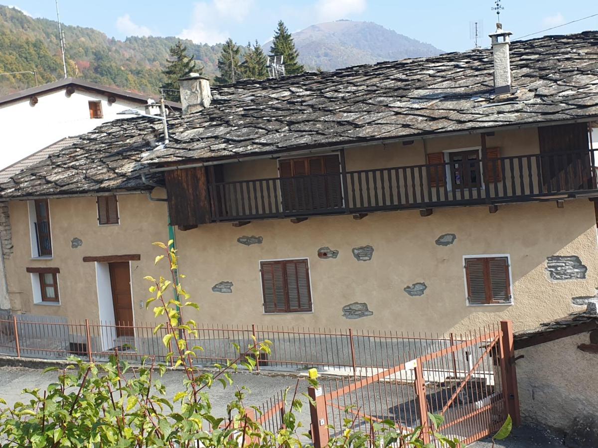 Bed and Breakfast Antica Casa Occitana à Sampeire Extérieur photo