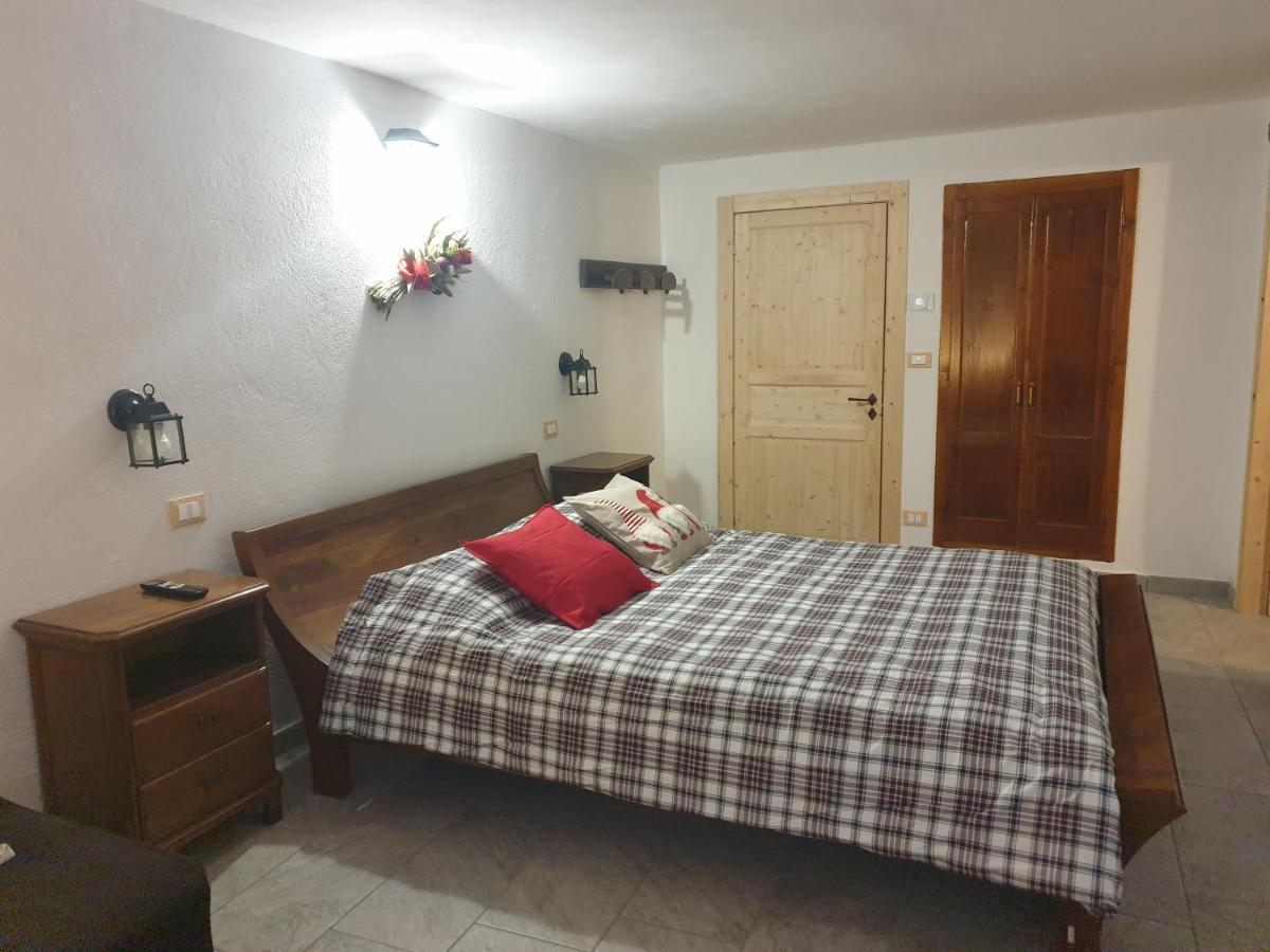Bed and Breakfast Antica Casa Occitana à Sampeire Extérieur photo